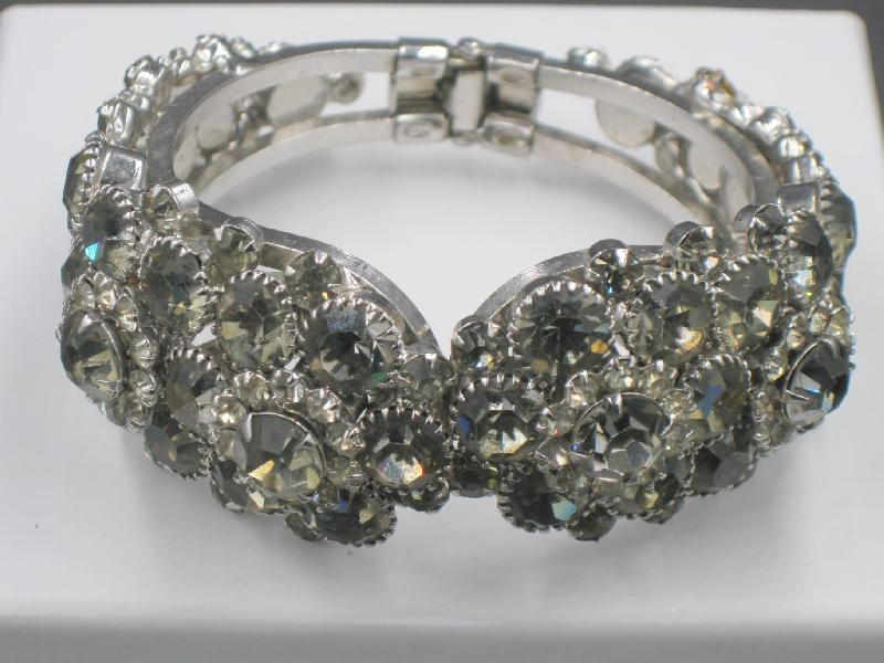 Front view of Gray (black Diamond) Chatons Only Bracelet Clamper