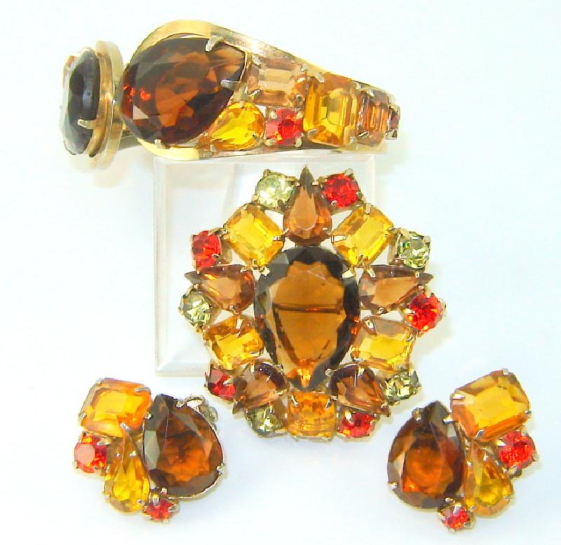 Front view of Fall Pear Earrings Clip