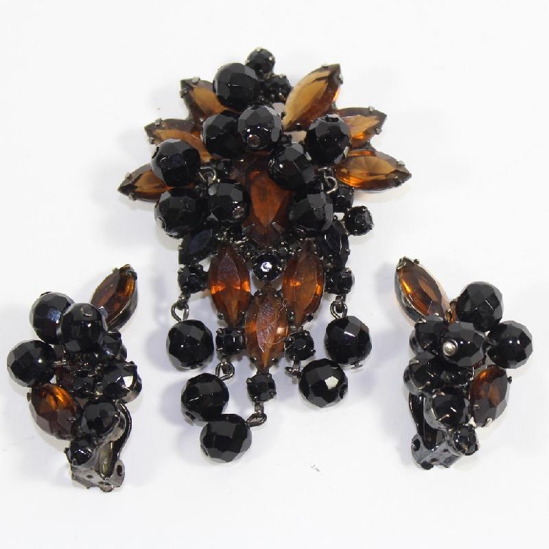 Front view of Topaz Navettes Earrings Clip