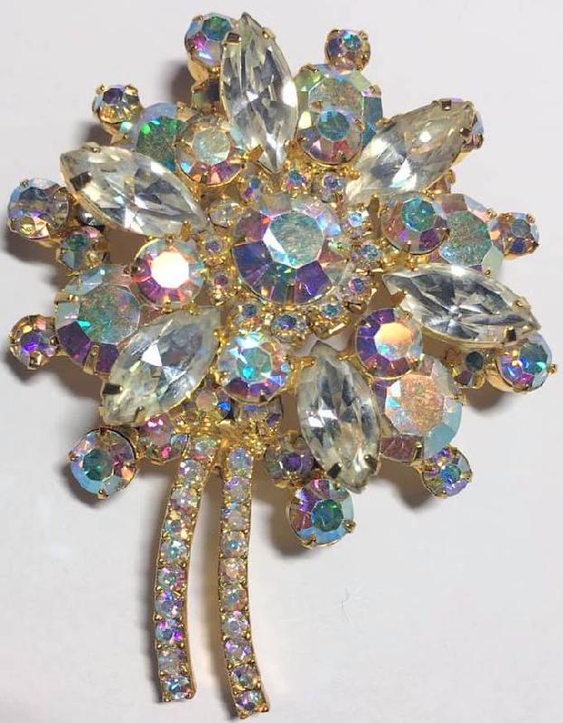 Front view of AB Navettes Brooch