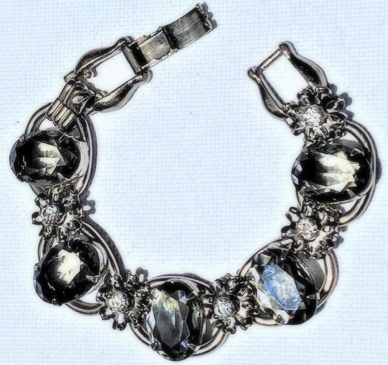 Front view of Gray (black Diamond) Oval Bracelet 5 Link