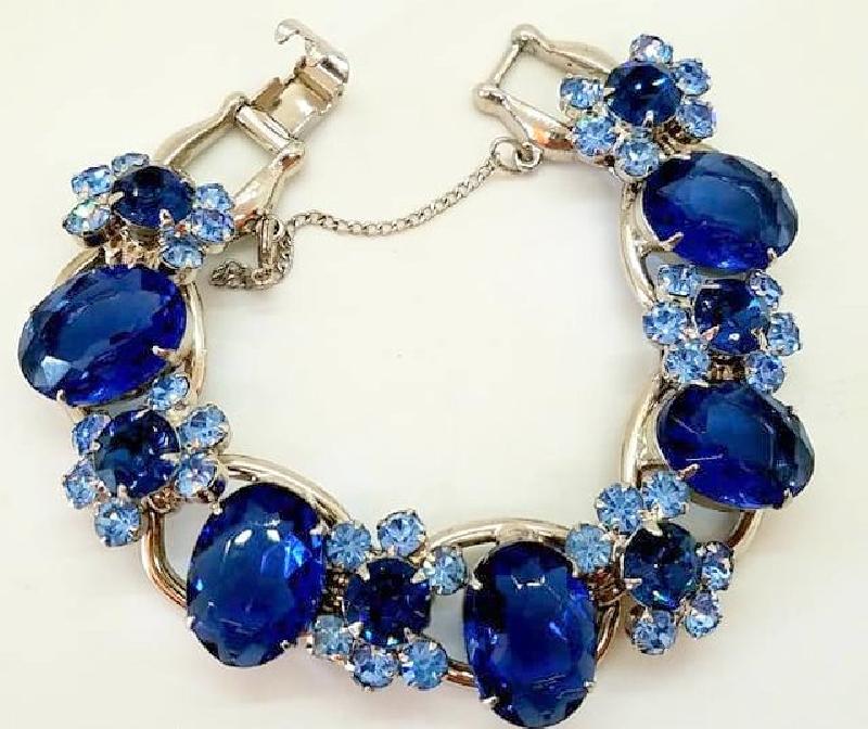 Front view of Blue Oval Bracelet 5 Link