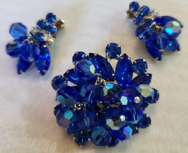 Front view of Blue Navettes Earrings Clip
