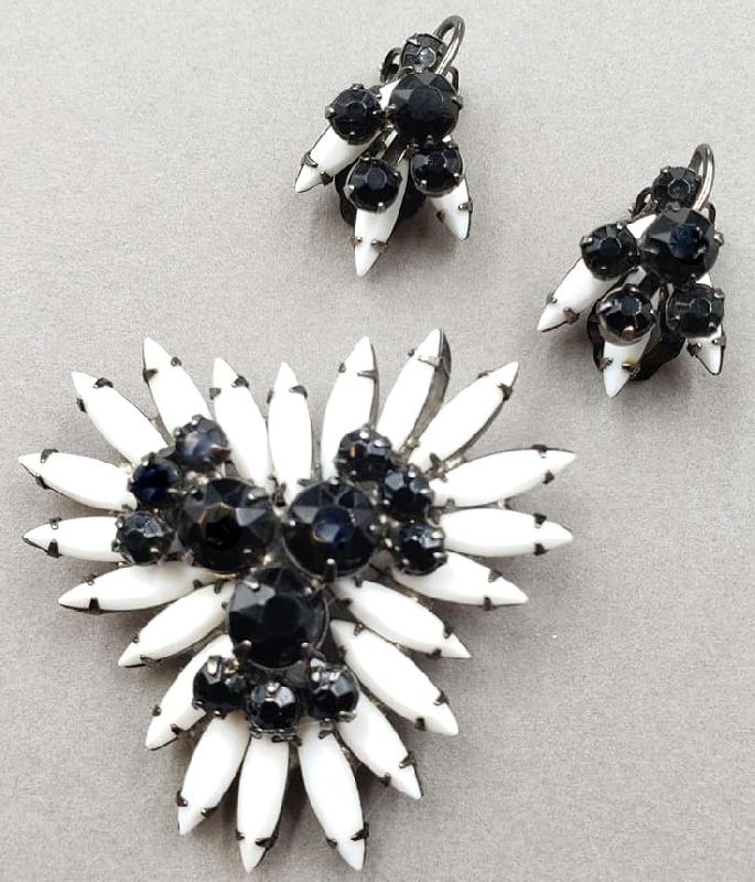 Front view of White (chalk Or Milk) Navettes Brooch