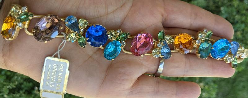 Front view of Pastel Pear Bracelet 5 Link
