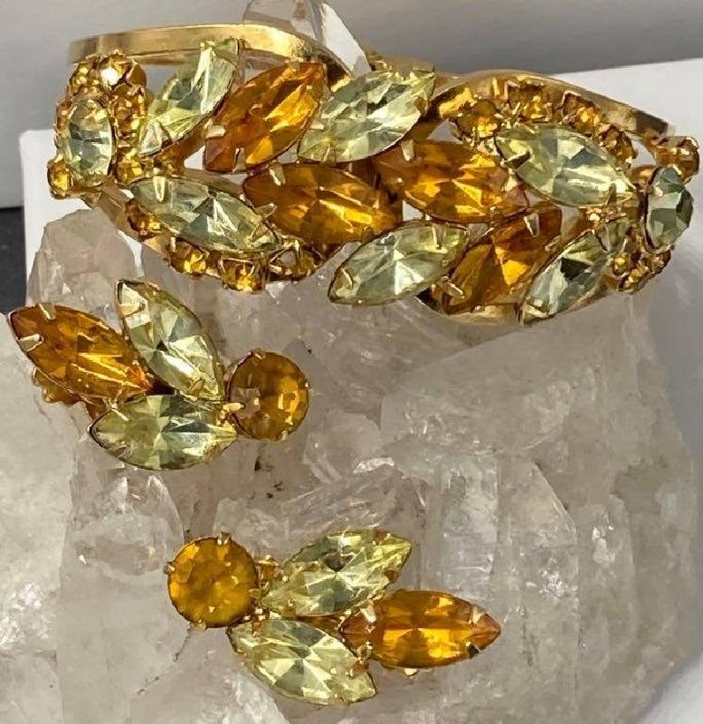 Front view of Topaz Navettes Bracelet Clamper