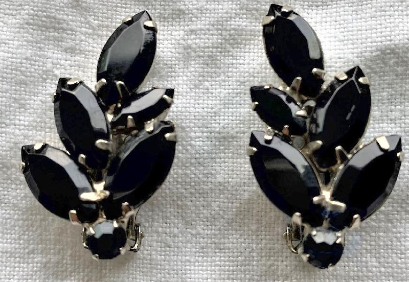 Front view of Black (jet) Navettes Earrings Clip