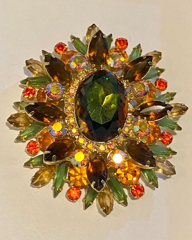Front view of Fall Oval Multi-Color/Shaded Pin Pendant