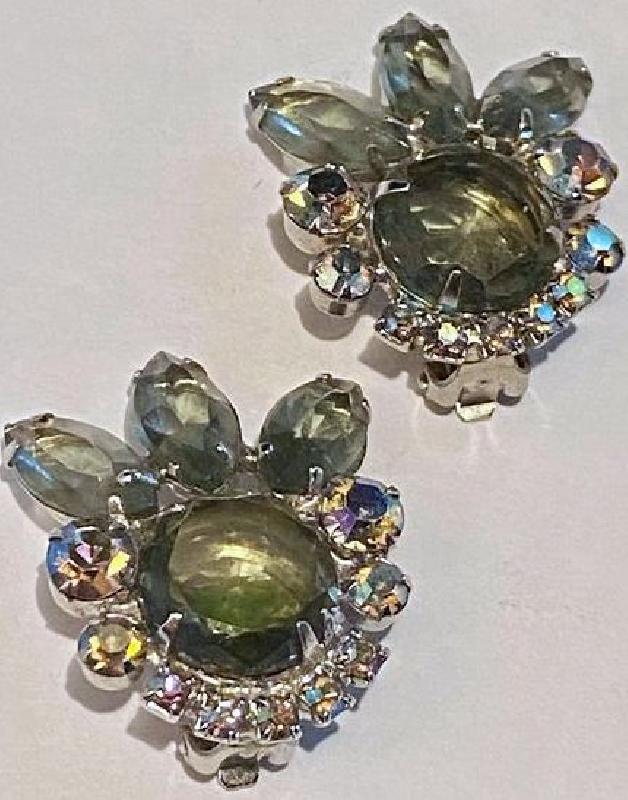 Front view of Gray (black Diamond) Navettes Earrings Clip