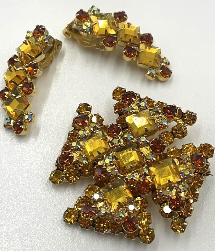 Front view of Topaz Square Brooch