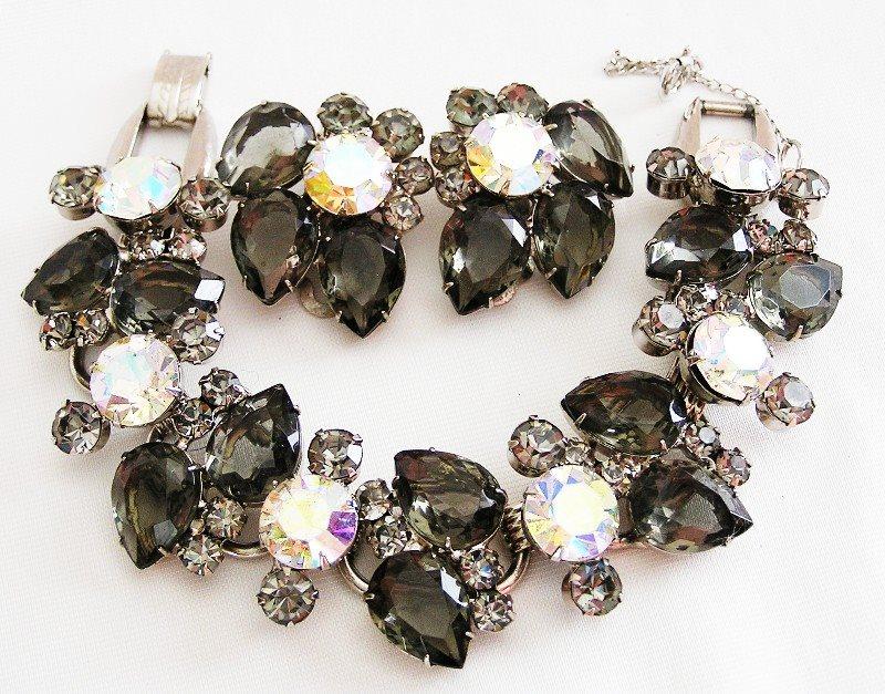 Front view of Gray (black Diamond) Pear Bracelet 5 Link