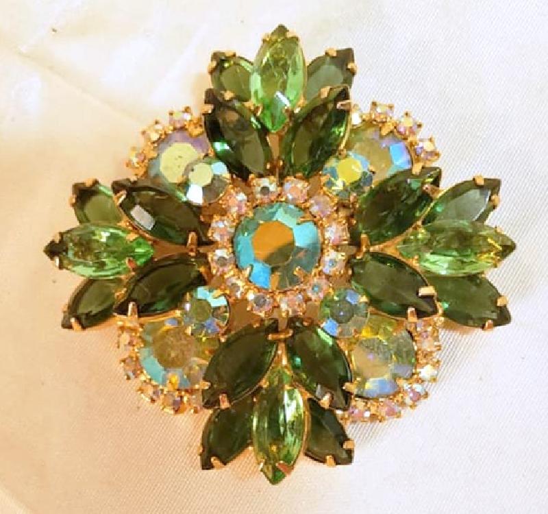 Front view of Green Navettes Pin Pendant