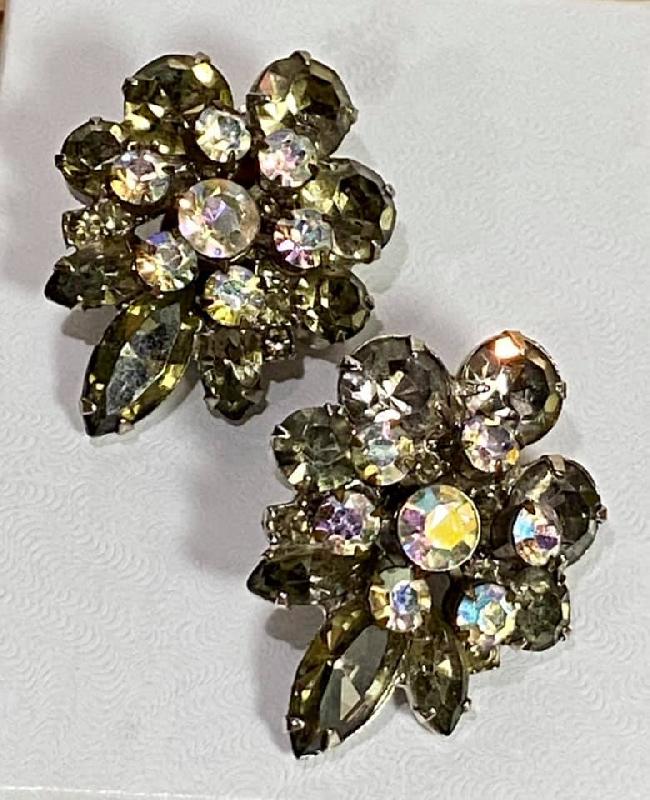 Front view of Gray (black Diamond) Navettes Earrings Clip