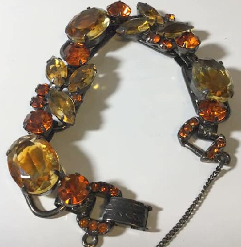 Front view of Topaz Oval Givre Bracelet 5 Link