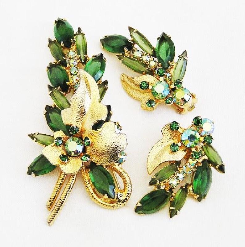 Front view of Green Navettes Earrings Clip