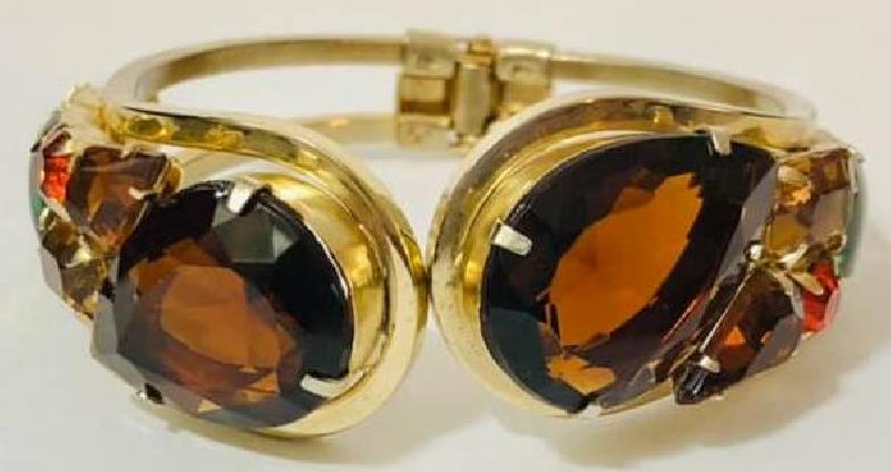 Front view of Fall Pear Bracelet Clamper