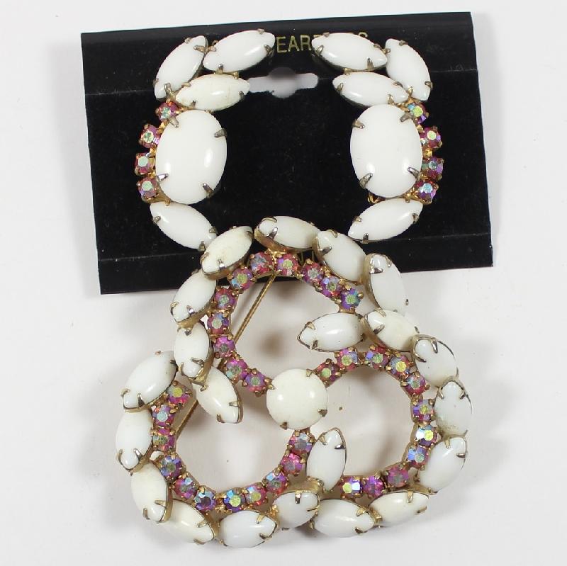 Front view of White (chalk Or Milk) Cabochons Brooch