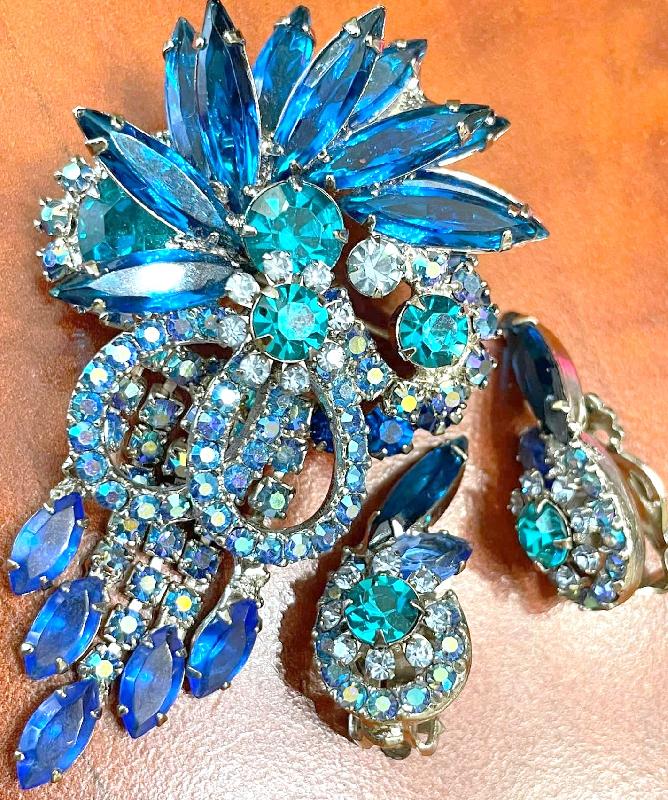 Front view of Blue Navettes Earrings Clip