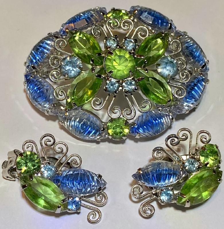 Front view of Multiple Colors Cabochons Givre Earrings Clip