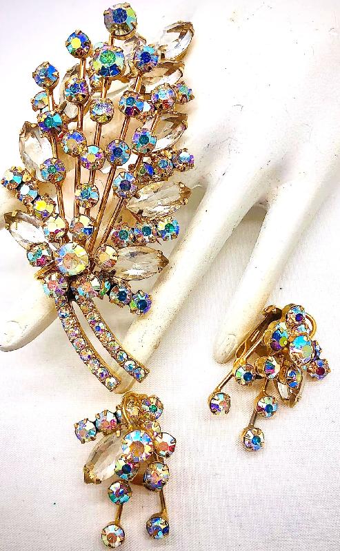 Front view of AB Navettes Brooch