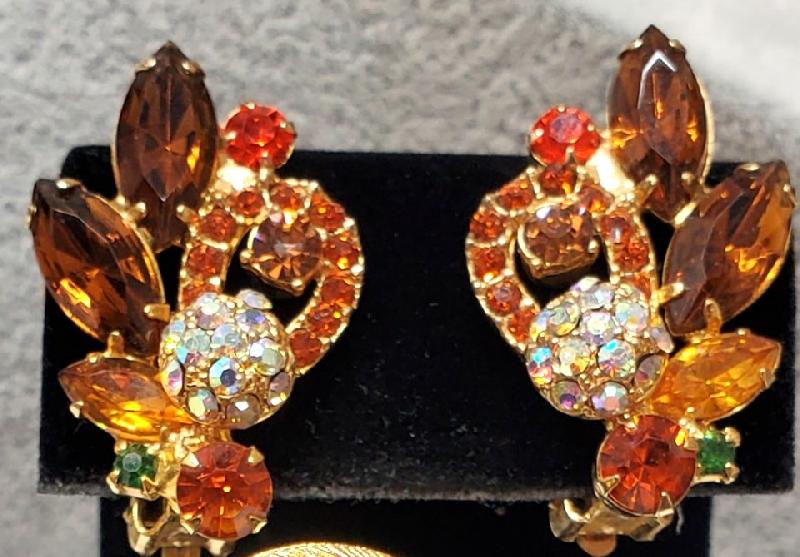 Front view of Fall Navettes Earrings Clip