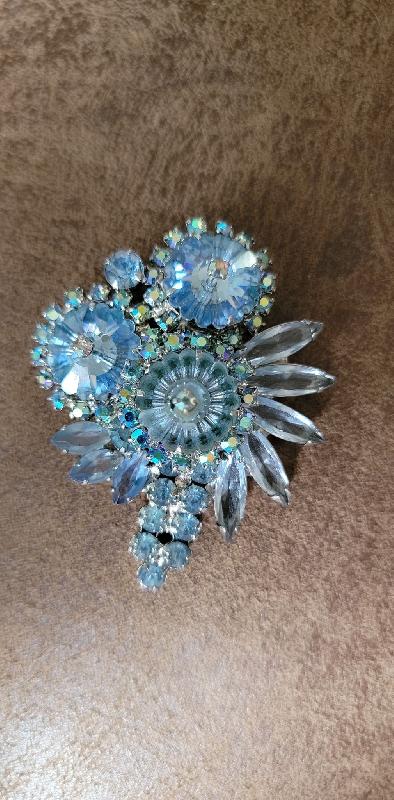 Front view of Blue Navettes Rivoli/Margarita Brooch