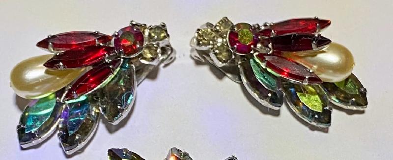 Front view of Multiple Colors Navettes Pearl Earrings Clip