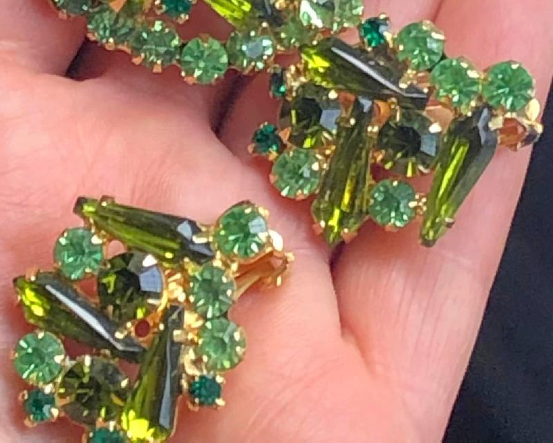 Front view of Green Spear Earrings Clip