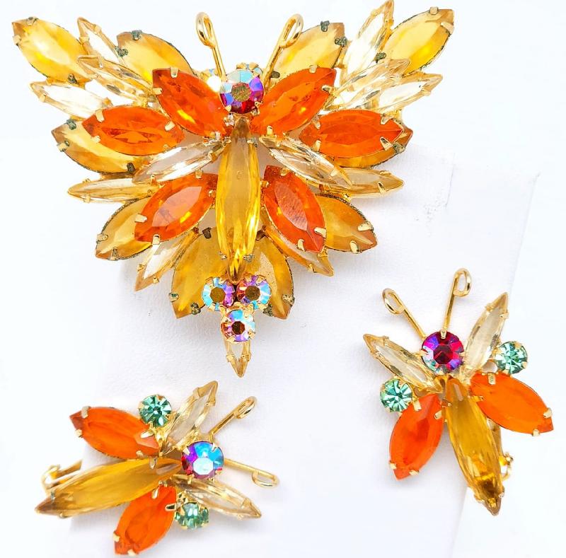 Front view of AB Navettes Brooch