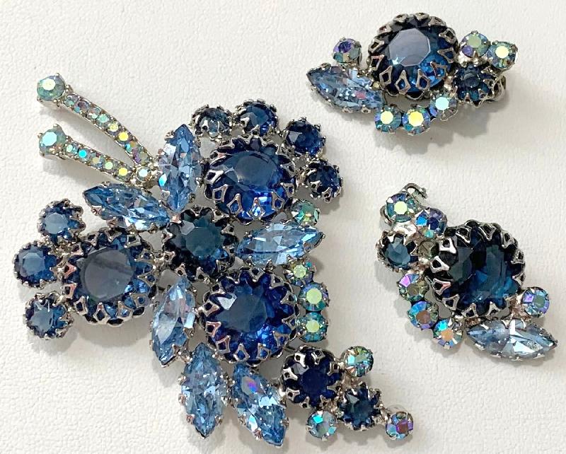 Front view of Blue Navettes Earrings Clip