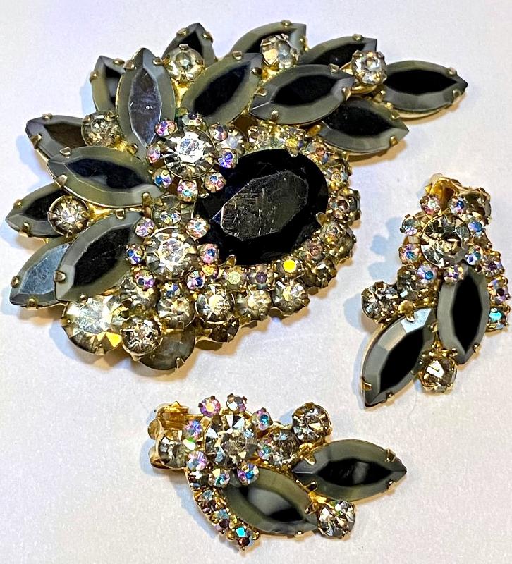 Front view of Black (jet) Oval Multi-Color/Shaded Brooch