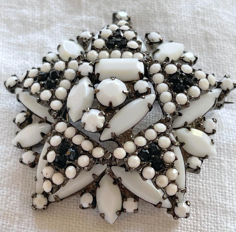 Front view of White (chalk Or Milk) Baguettes Pin Pendant