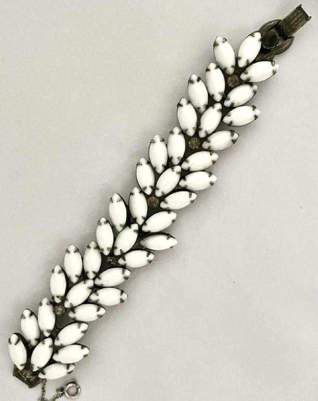 Front view of White (chalk Or Milk) Cabochons Bracelet 5 Link