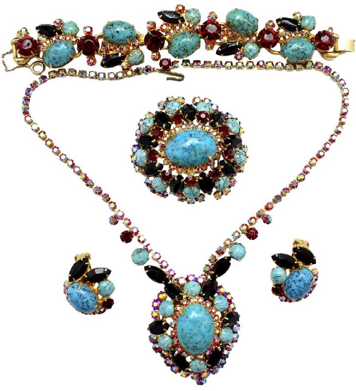 Front view of Turquoise Cabochons Spotted Bracelet 5 Link