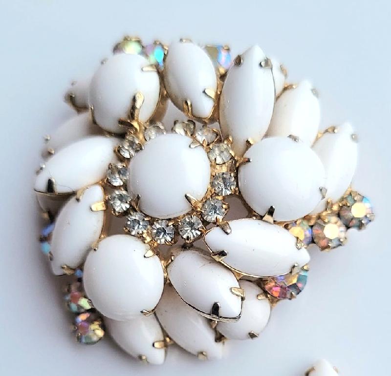 Front view of White (chalk Or Milk) Cabochons Brooch