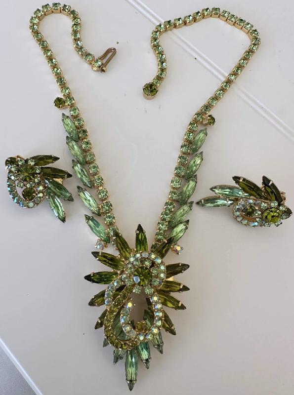 Front view of Green Navettes Earrings Clip