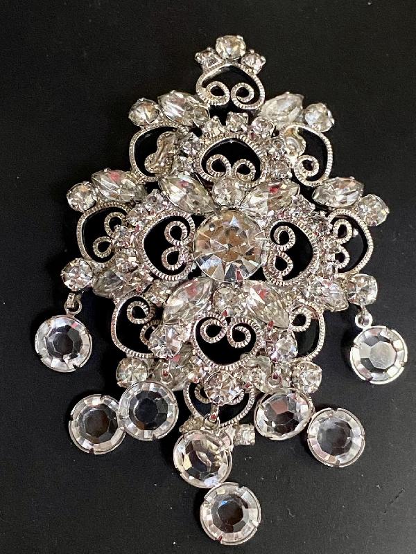 Front view of Clear Navettes Pin Pendant
