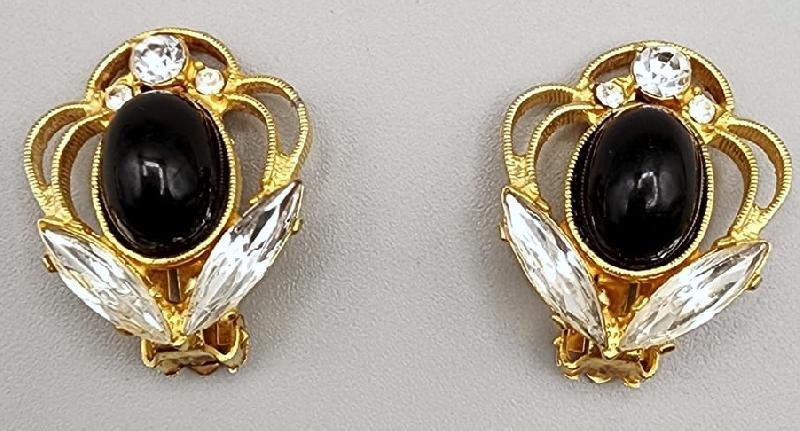 Front view of Black (jet) Cabochons Earrings Clip