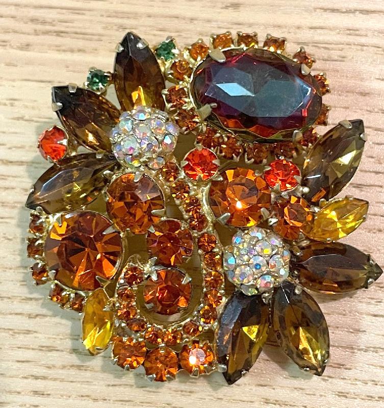 Front view of Fall Oval Multi-Color/Shaded Brooch