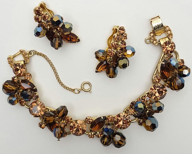 Front view of Topaz Navettes Earrings Clip