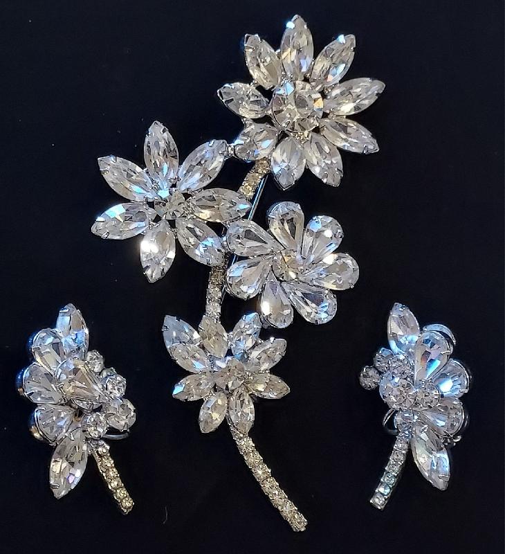 Front view of Clear Pear Earrings Clip