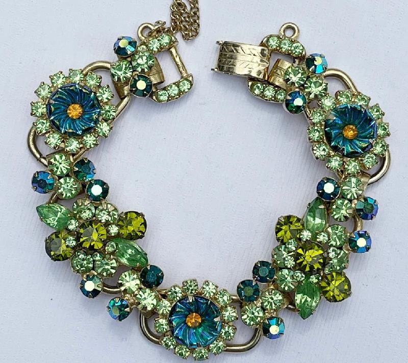 Front view of Green Cabochons Molded/Cut Bracelet 5 Link
