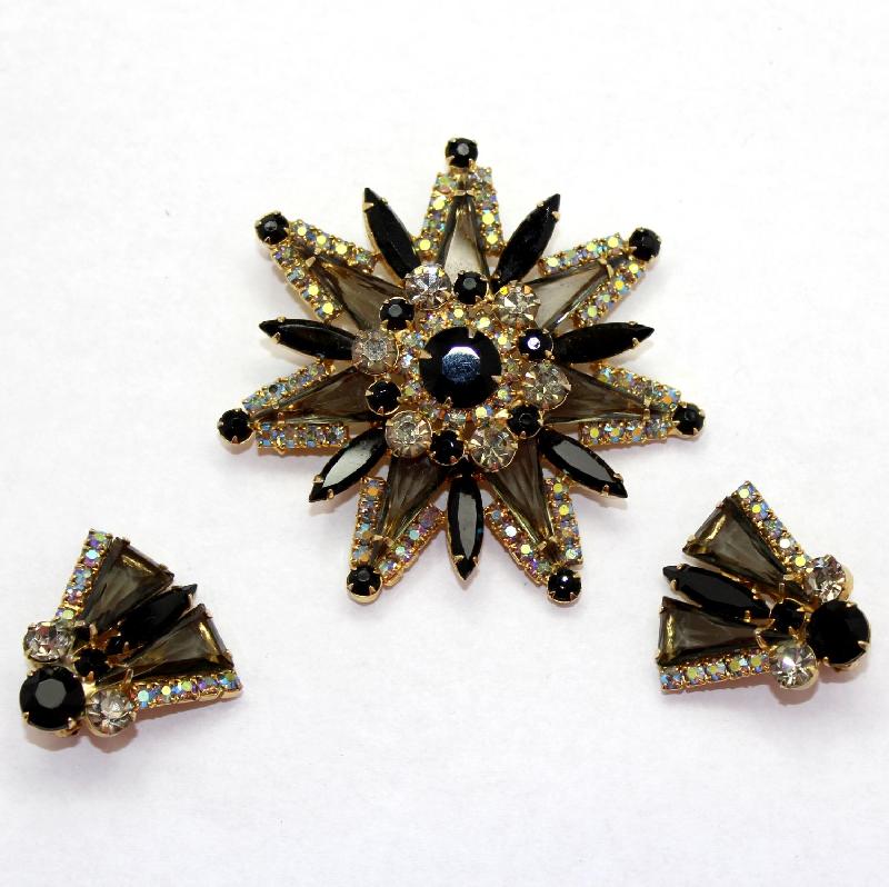 Front view of Gray (black Diamond) Triangle Brooch