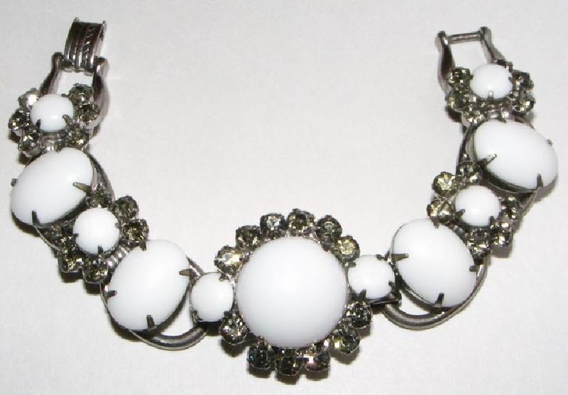 Front view of White (chalk Or Milk) Cabochons Bracelet 5 Link