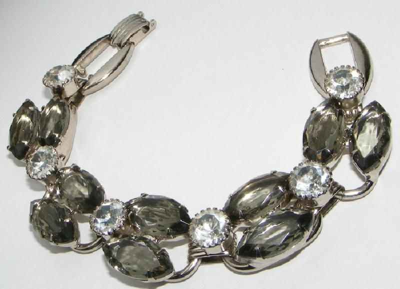 Front view of Gray (black Diamond) Navettes Bracelet 5 Link