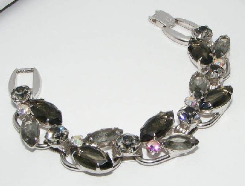 Front view of Gray (black Diamond) Navettes Bracelet 5 Link