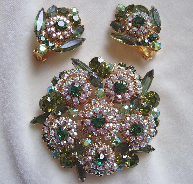 Front view of Green Navettes Earrings Clip