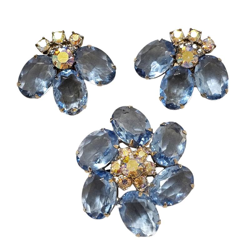 Front view of Blue Oval Brooch