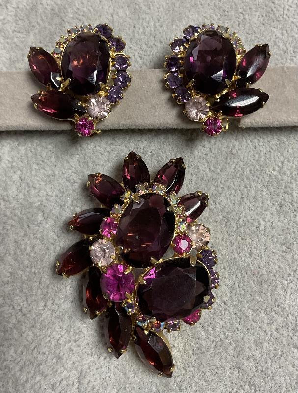 Front view of Multiple Colors Oval Earrings Clip