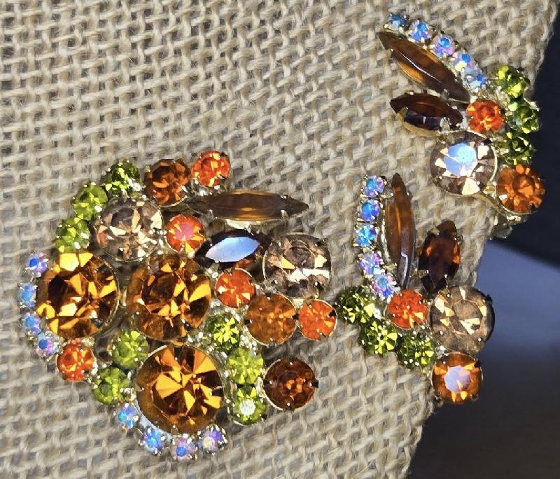Front view of Fall Navettes Earrings Clip